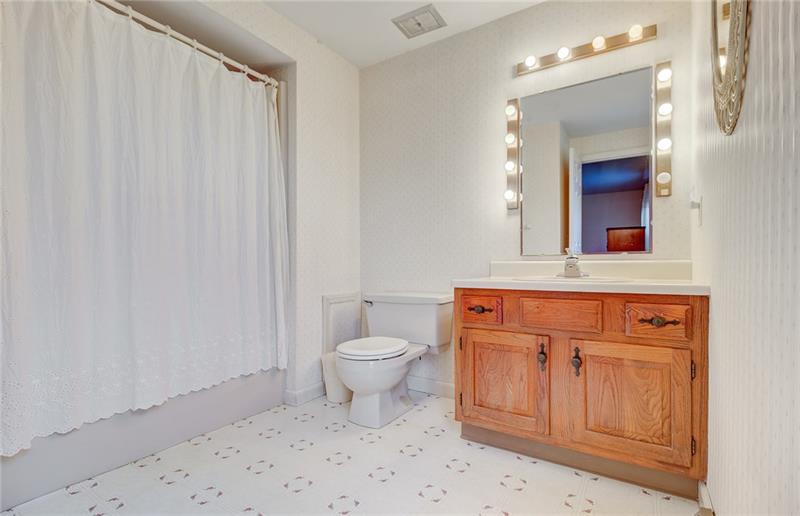 10585 Kummer Road Wexford, PA 15090 - Photo 12 of 22 Gallery Image 12