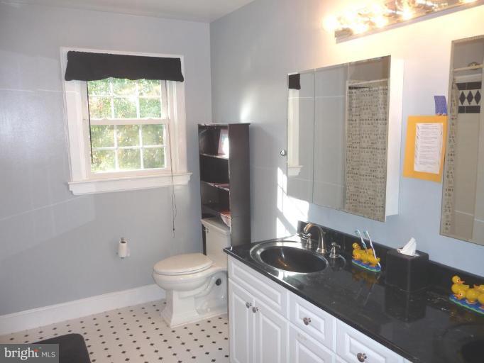 2818 Rifle Ridge Road Oakton, VA 22124 - Photo 5 of 23 Upper Level Hall Bath