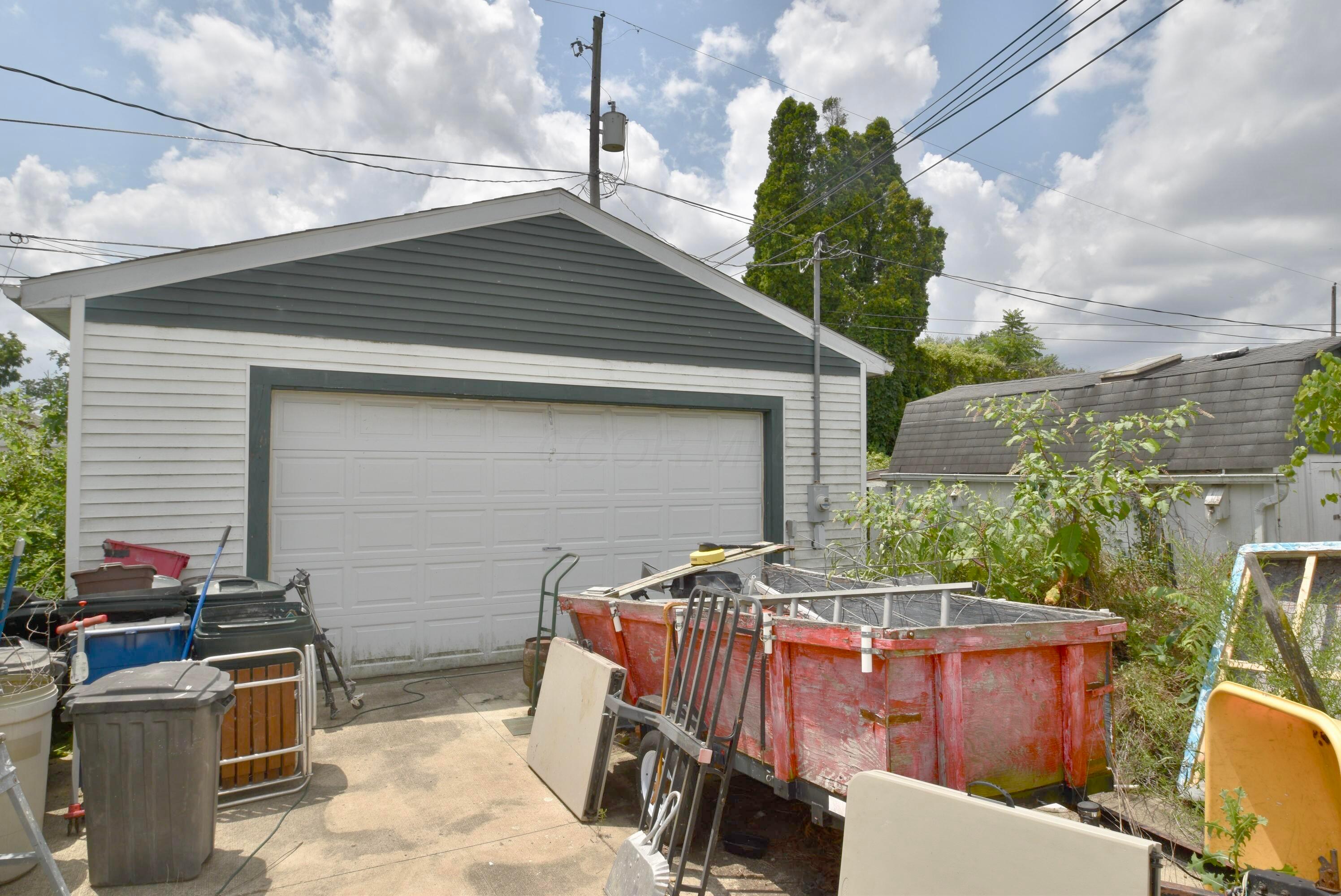 4027 Rickenbacker Avenue Columbus, OH 43213 - Photo 3 of 16 DSC_2528