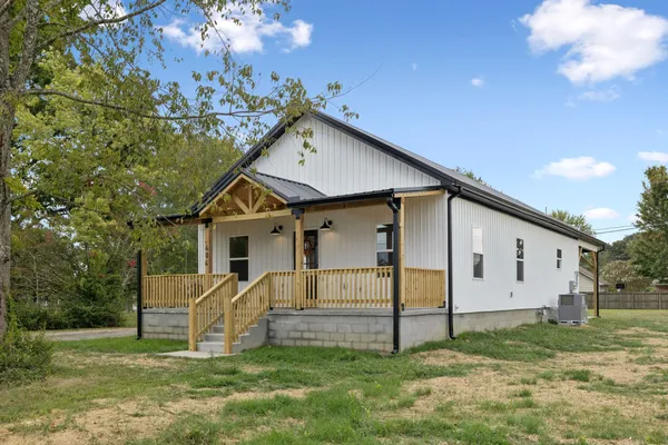 $288,900 | 404 West 4th Avenue, Hohenwald, TN 38462