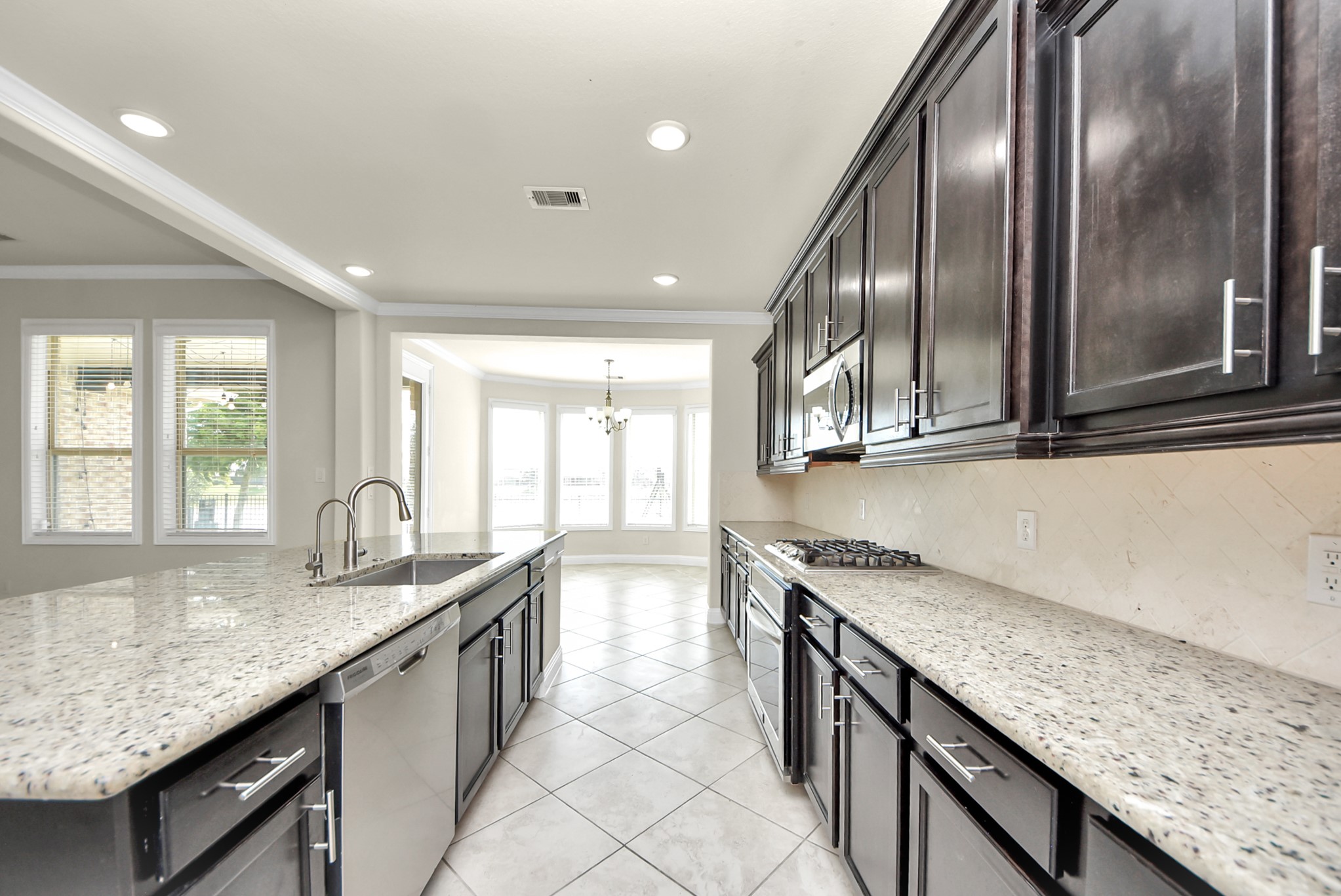 4836 Peppermill Ridge Lane Rosharon, TX 77583 - Photo 9 of 45 Kitchen