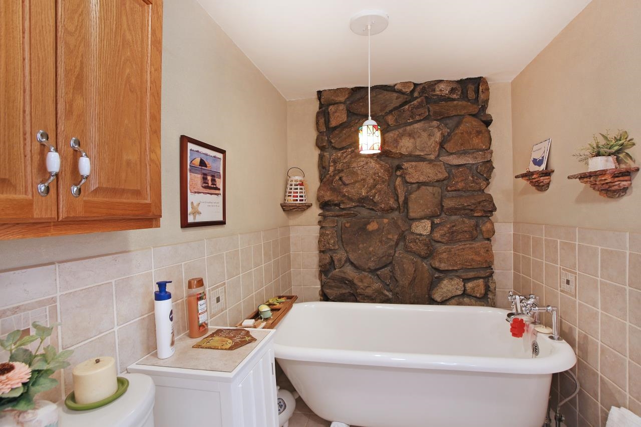 1 Grandview Avenue Derry, NH 03038 - Photo 44 of 60