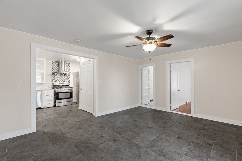 511 South Liveoak Street Mason, TX 76856 - Photo 3 of 24 Virtual Staged