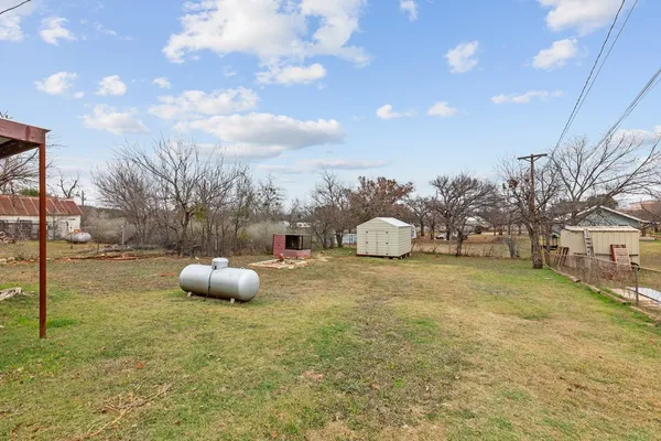 $220,995 | 511 South Liveoak Street, Mason, TX 76856