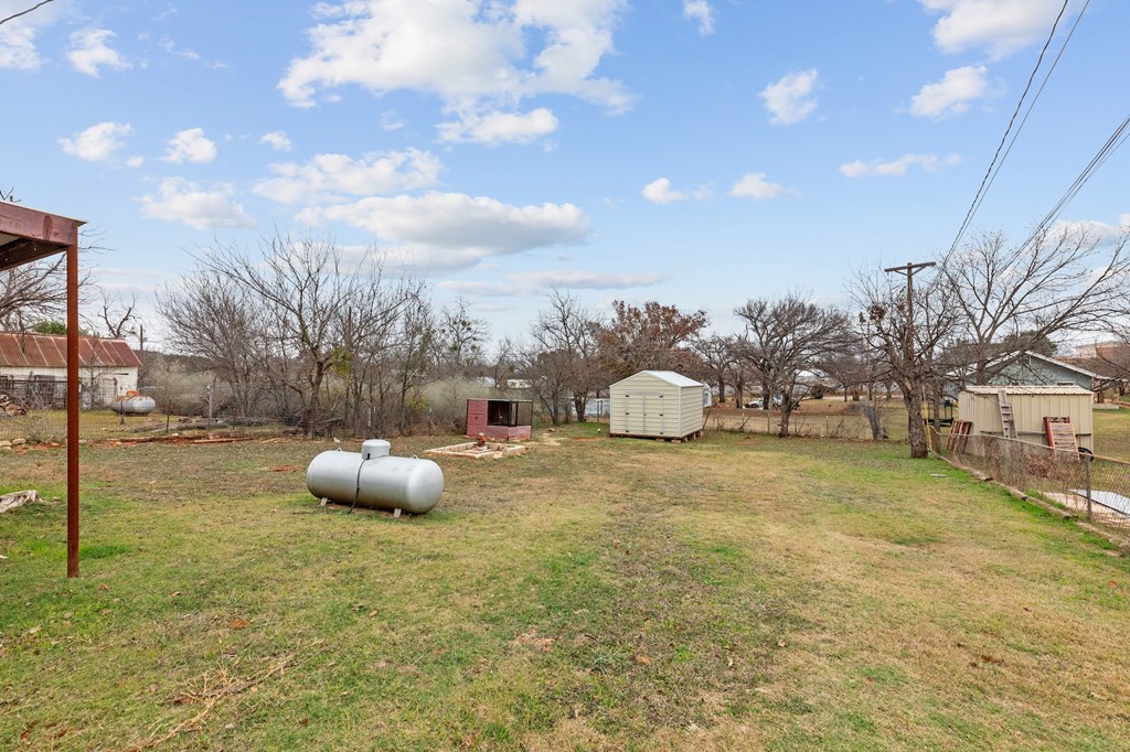 511 South Liveoak Street Mason, TX 76856 - Photo 8 of 24