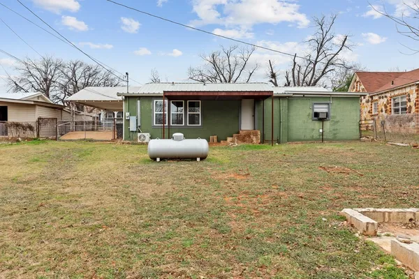$220,995 | 511 South Liveoak Street, Mason, TX 76856
