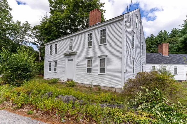 $650,000 | 21 Currier Street, South Hampton, NH 03827