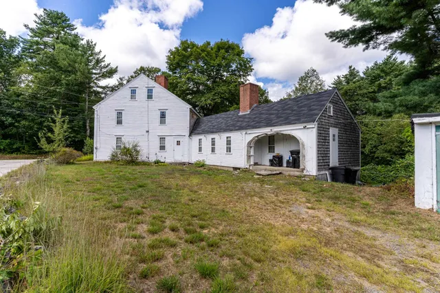 $650,000 | 21 Currier Street, South Hampton, NH 03827