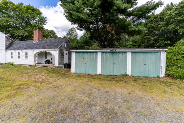 $650,000 | 21 Currier Street, South Hampton, NH 03827