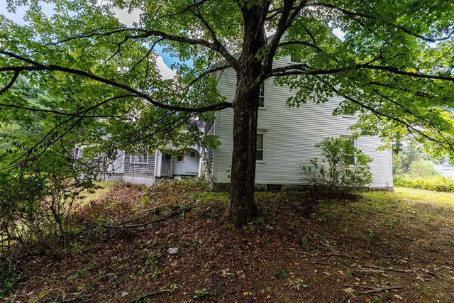 $650,000 | 21 Currier Street, South Hampton, NH 03827