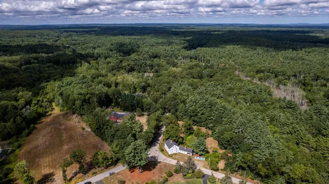 $650,000 | 21 Currier Street, South Hampton, NH 03827