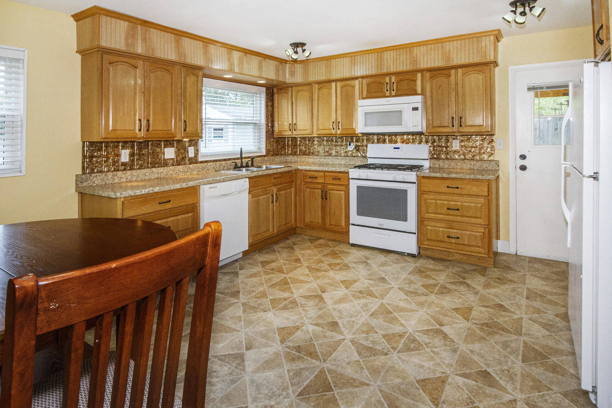 113 Tilden Road Oak Ridge, TN 37830 - Photo 32 of 36 Eat in kitchen