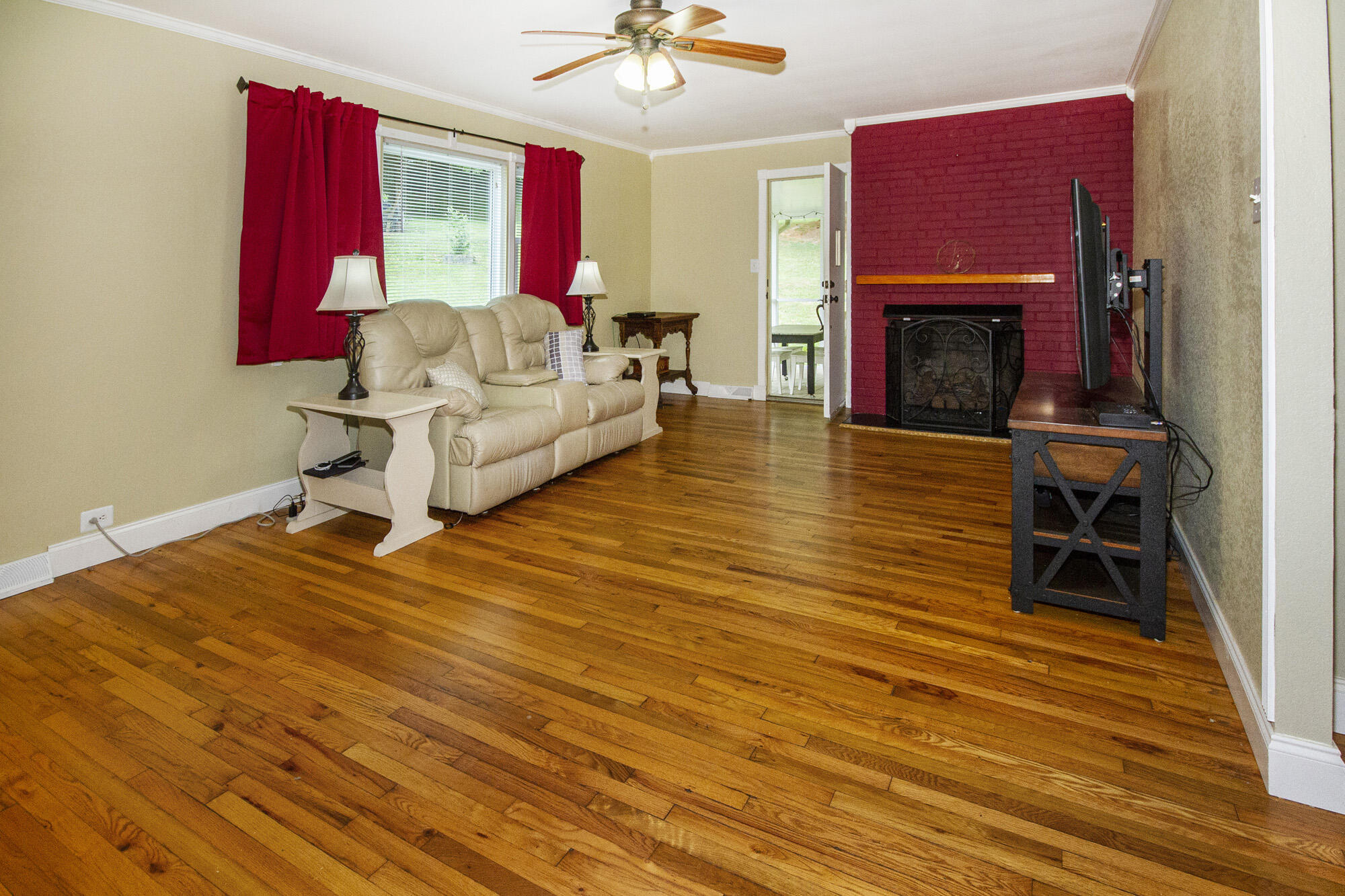 113 Tilden Road Oak Ridge, TN 37830 - Photo 34 of 36 Living Room