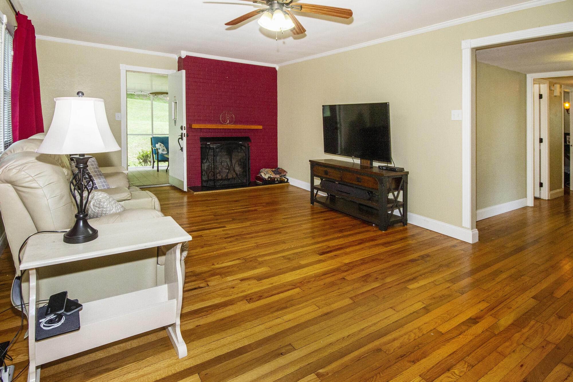 113 Tilden Road Oak Ridge, TN 37830 - Photo 35 of 36 Living room