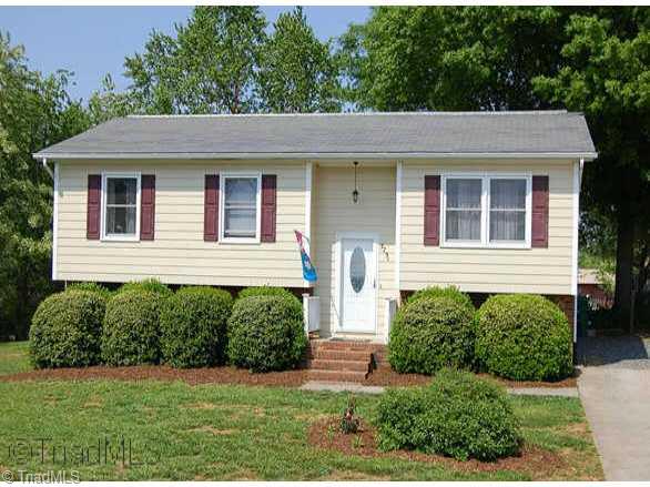 2731 River Ridge Road Pfafftown, NC 27040 - Photo 1 of 9 Exterior Front.