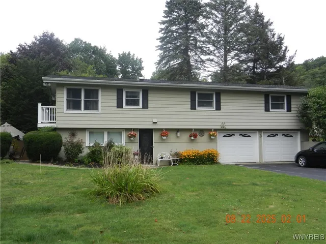 $350,000 | 6390 Deanna Drive, Hamburg, NY 14075