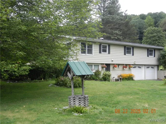 $350,000 | 6390 Deanna Drive, Hamburg, NY 14075