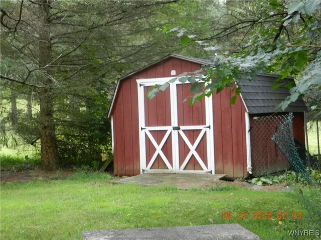 $350,000 | 6390 Deanna Drive, Hamburg, NY 14075