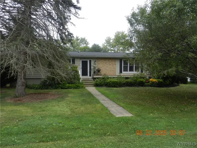 $350,000 | 6390 Deanna Drive, Hamburg, NY 14075