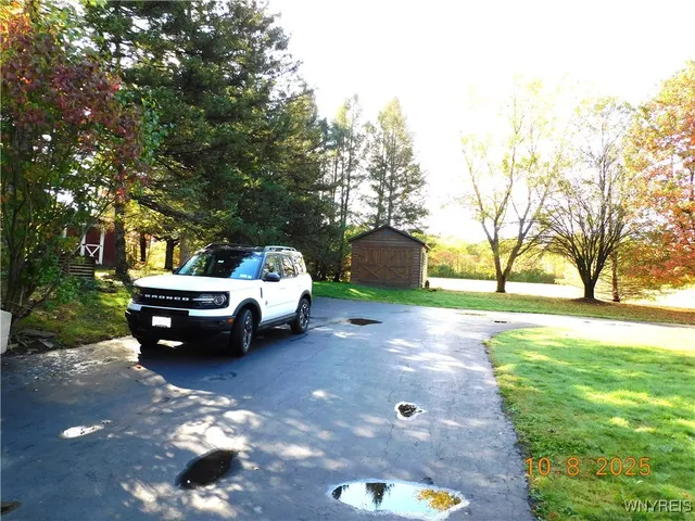 $350,000 | 6390 Deanna Drive, Hamburg, NY 14075