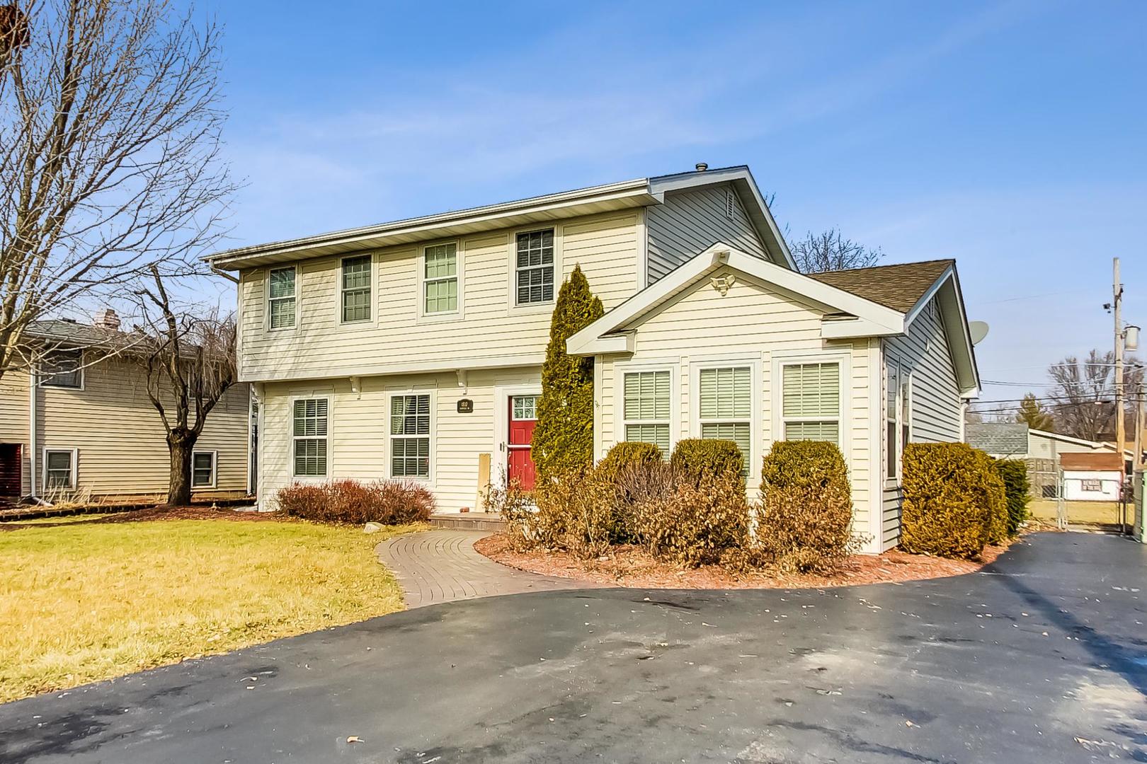1810 Fairfield Road Lindenhurst, IL 60046 - Photo 1 of 32 Gallery Image 1