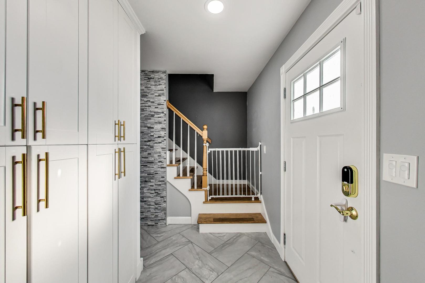 1810 Fairfield Road Lindenhurst, IL 60046 - Photo 3 of 32 Gallery Image 3