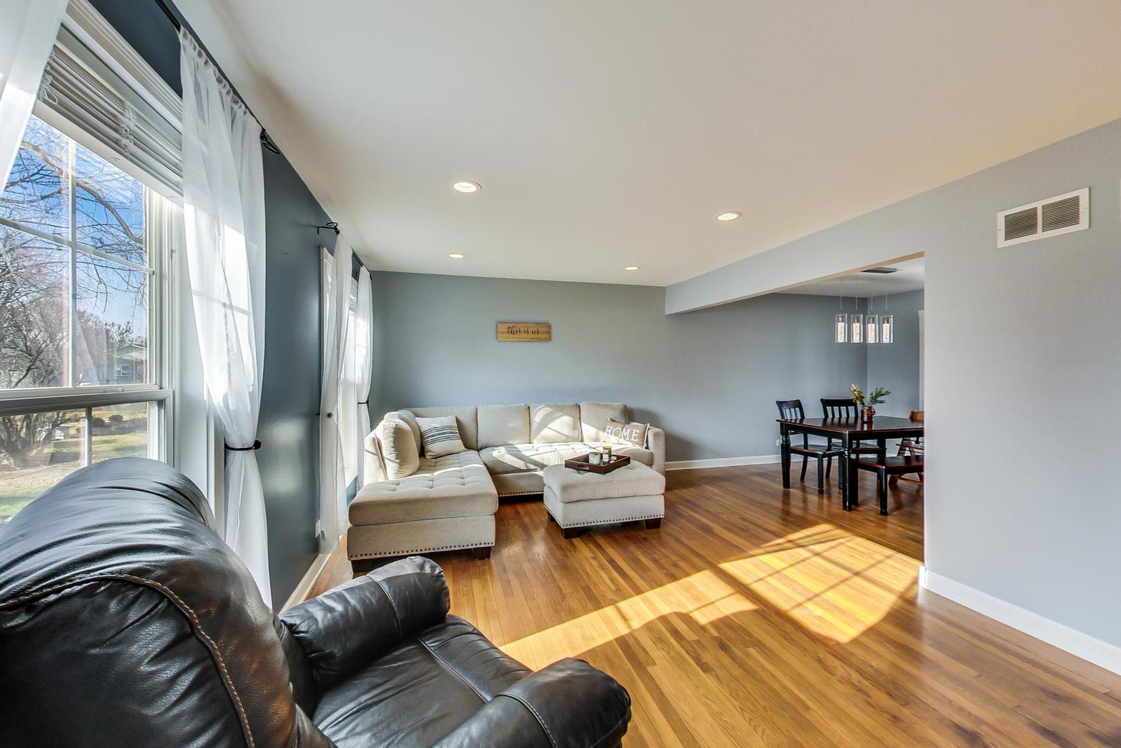 1810 Fairfield Road Lindenhurst, IL 60046 - Photo 4 of 32 Gallery Image 4