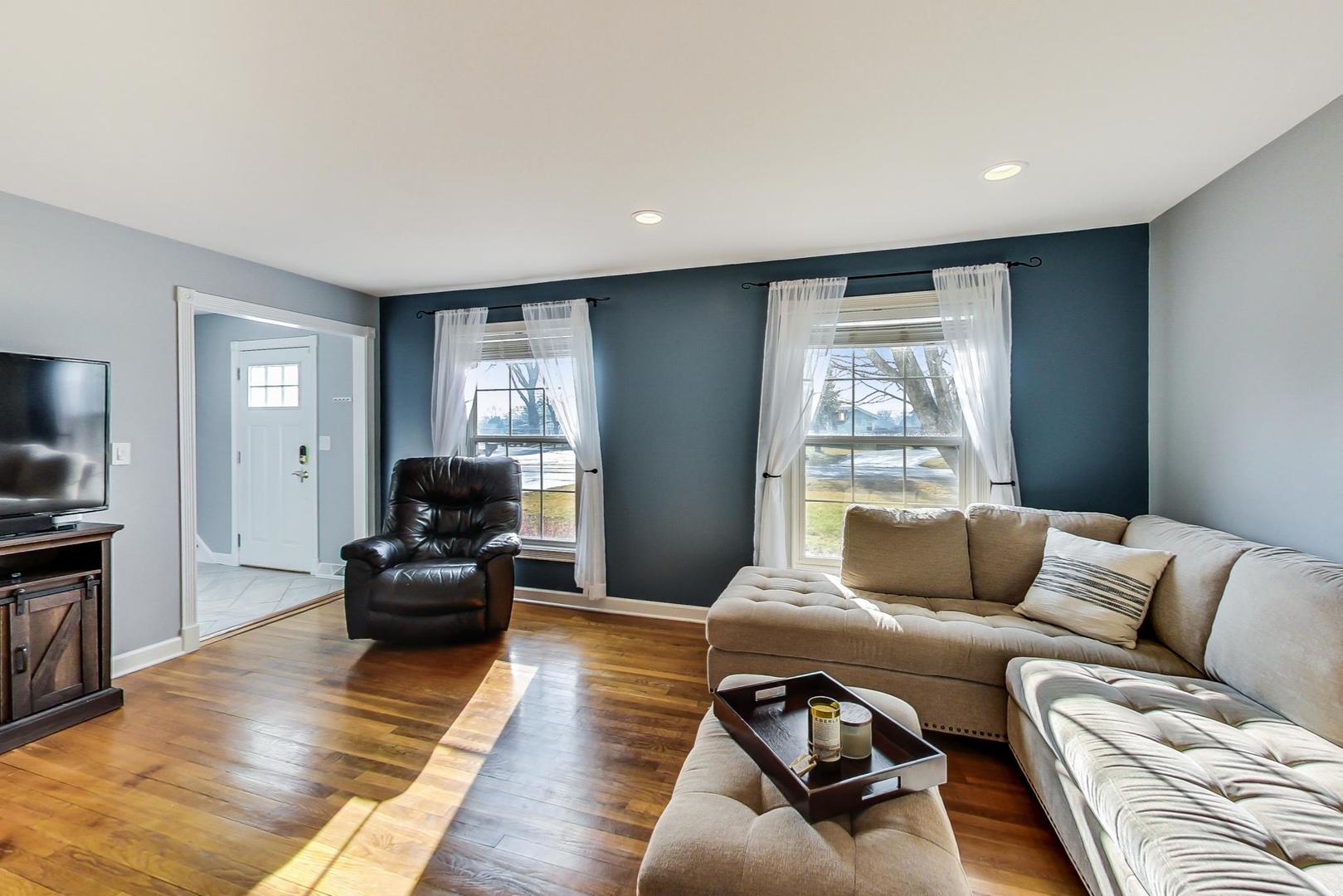 1810 Fairfield Road Lindenhurst, IL 60046 - Photo 5 of 32 Gallery Image 5