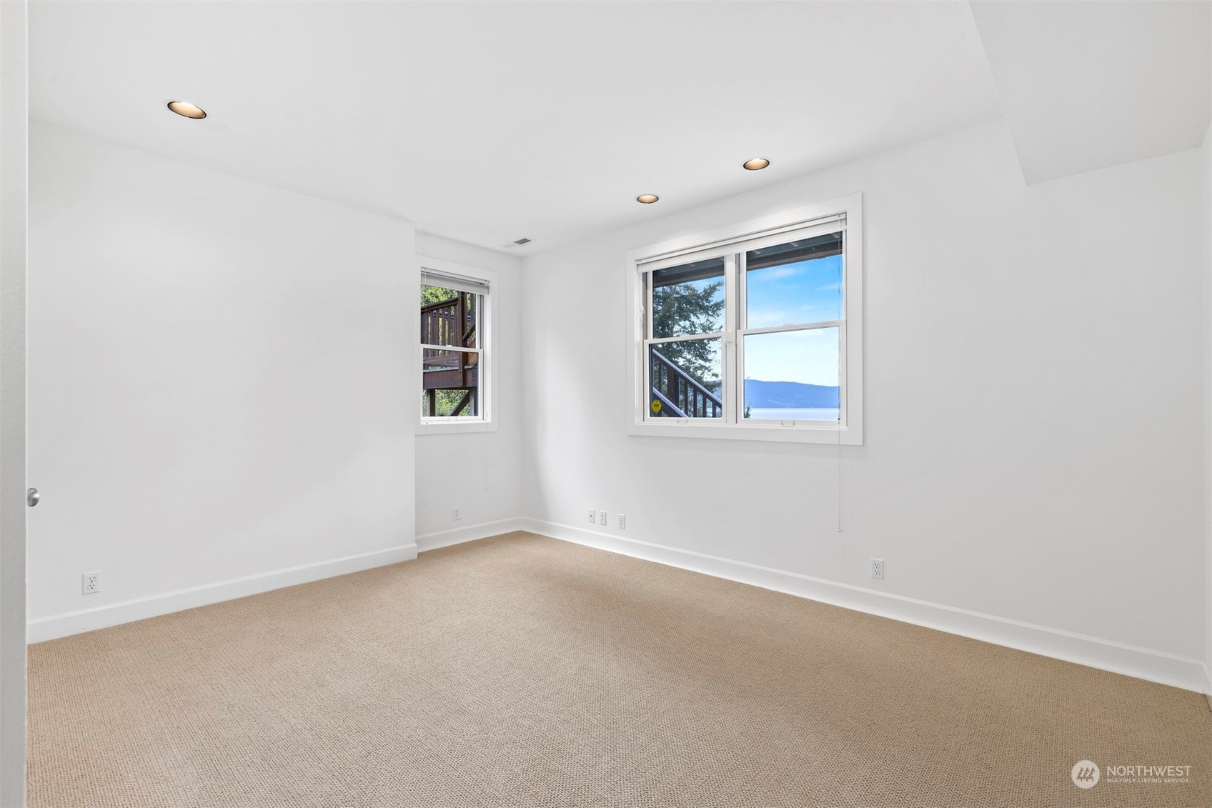 804 Fieldston Road Bellingham, WA 98225 - Photo 29 of 40 an empty room with windows
