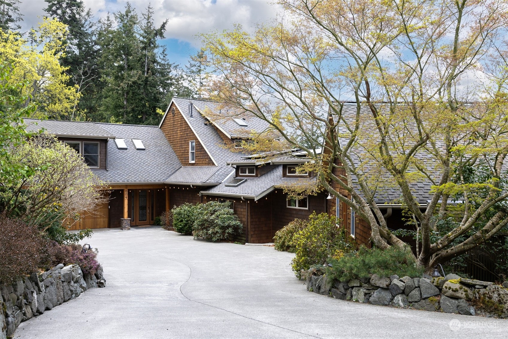 804 Fieldston Road Bellingham, WA 98225 - Photo 3 of 40 a front view of a house with a yard