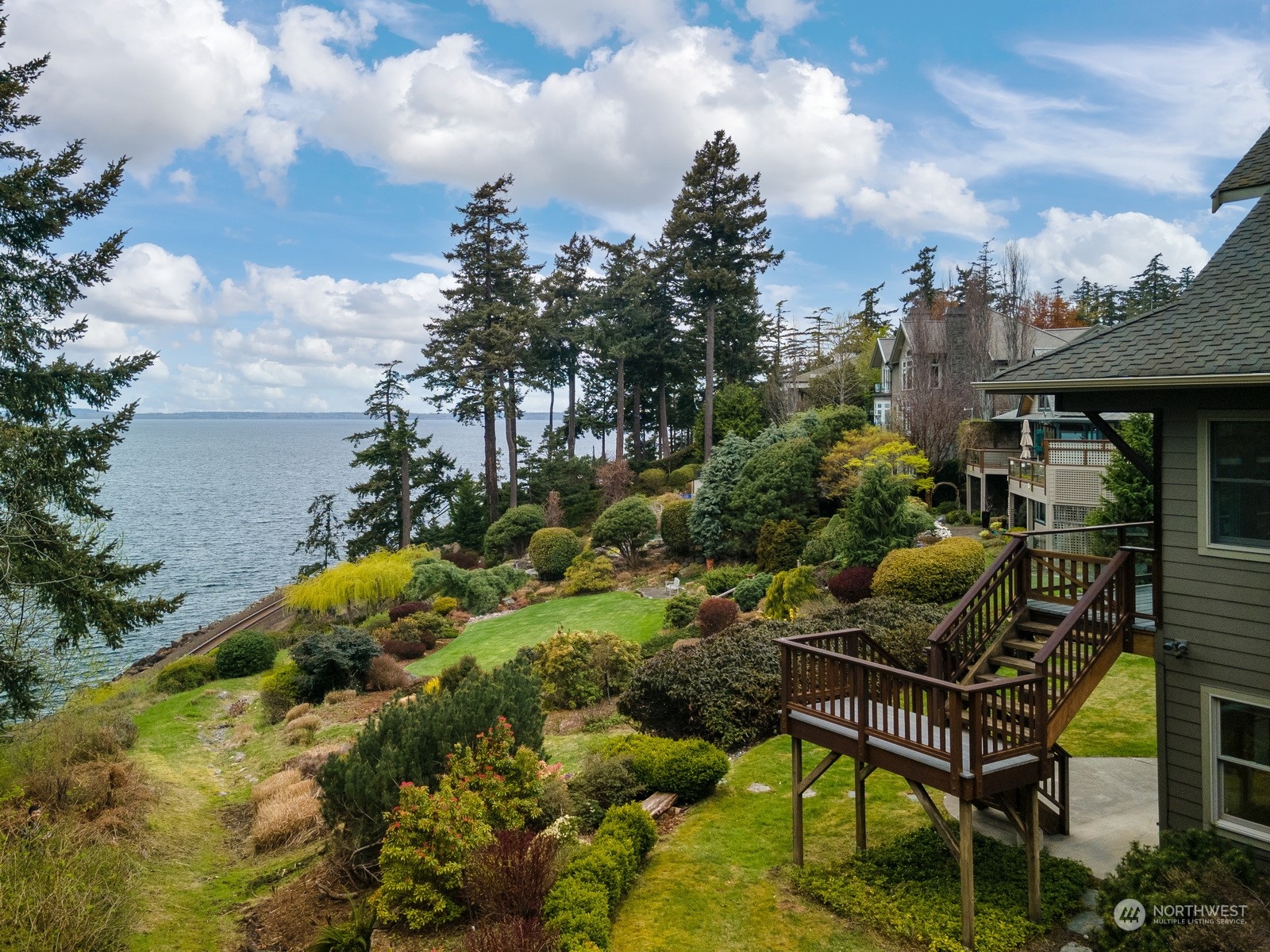 804 Fieldston Road Bellingham, WA 98225 - Photo 37 of 40 a backyard of a house with table and chairs