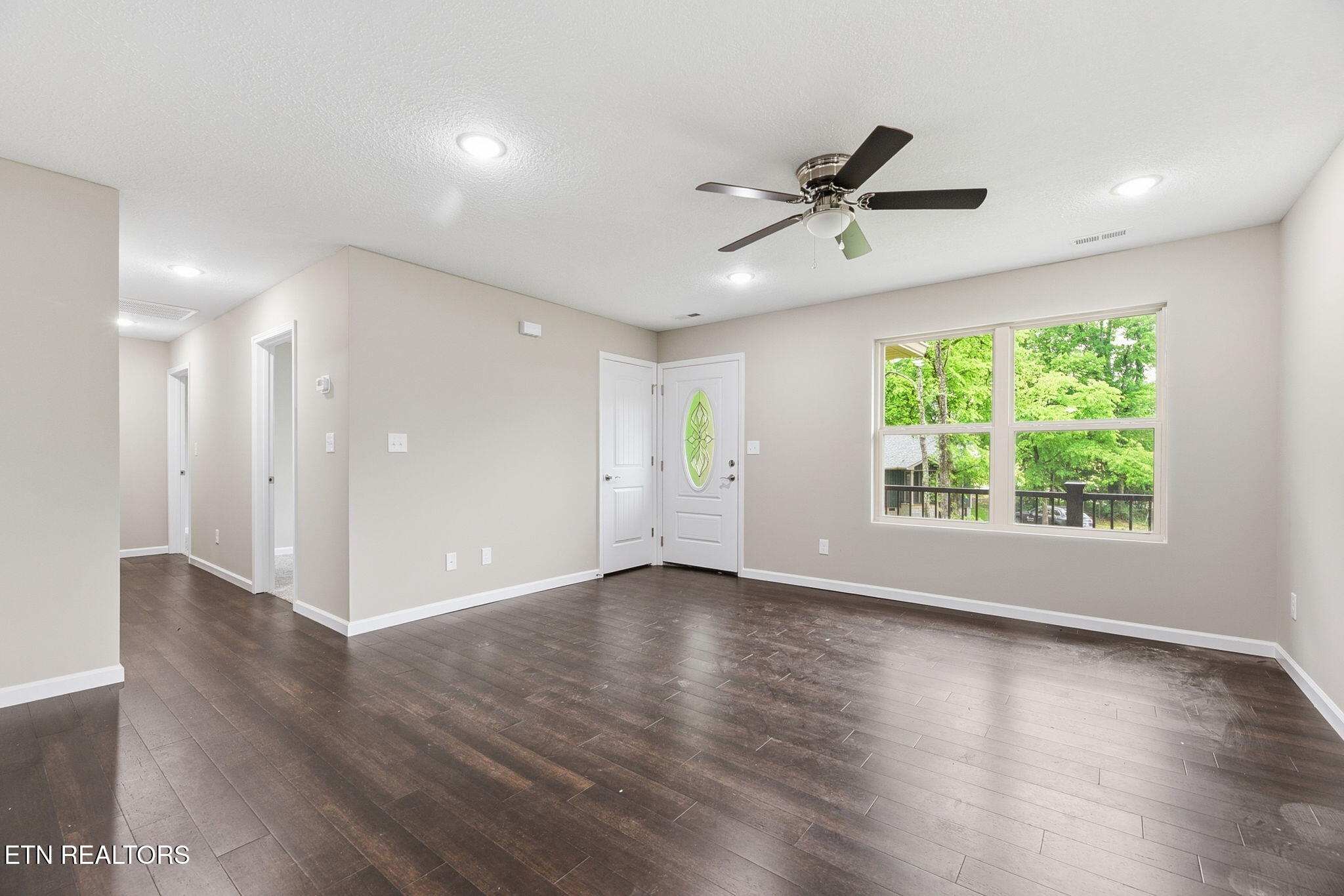 513 Hillcrest Street Clinton, TN 37716 - Photo 3 of 19 513 lr3