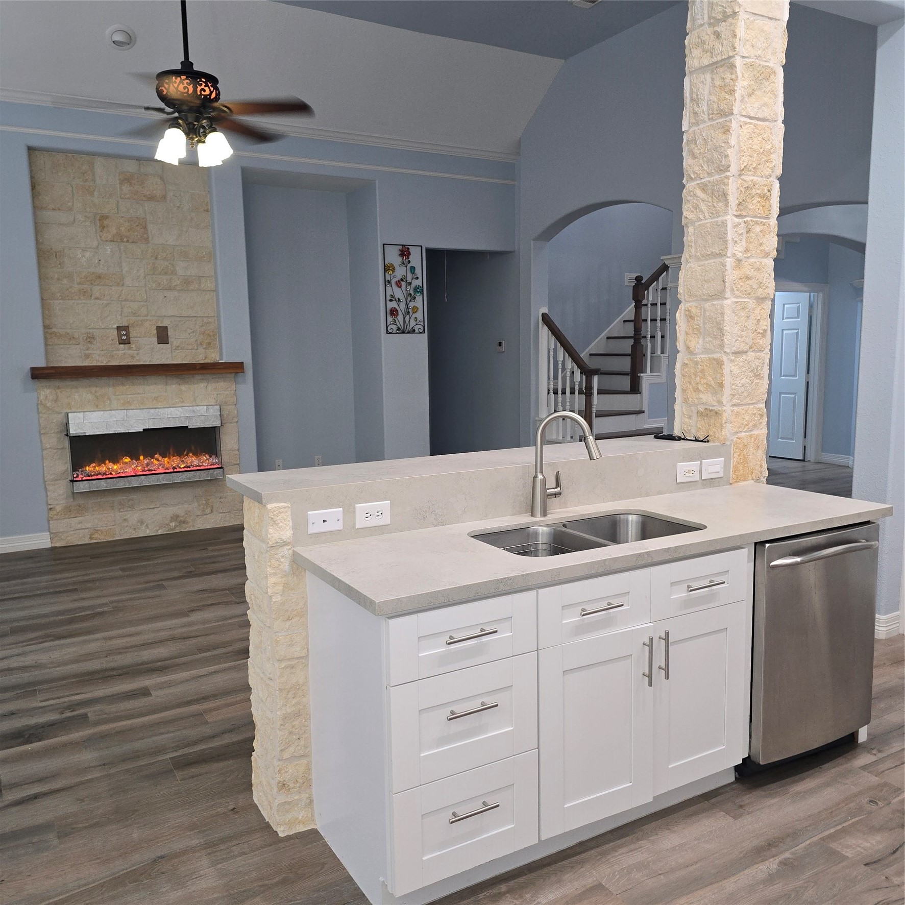 18302 Rittenhouse Park Court Spring, TX 77379 - Photo 4 of 42 VIEW FROM KITCHEN TO LIVING ROOM