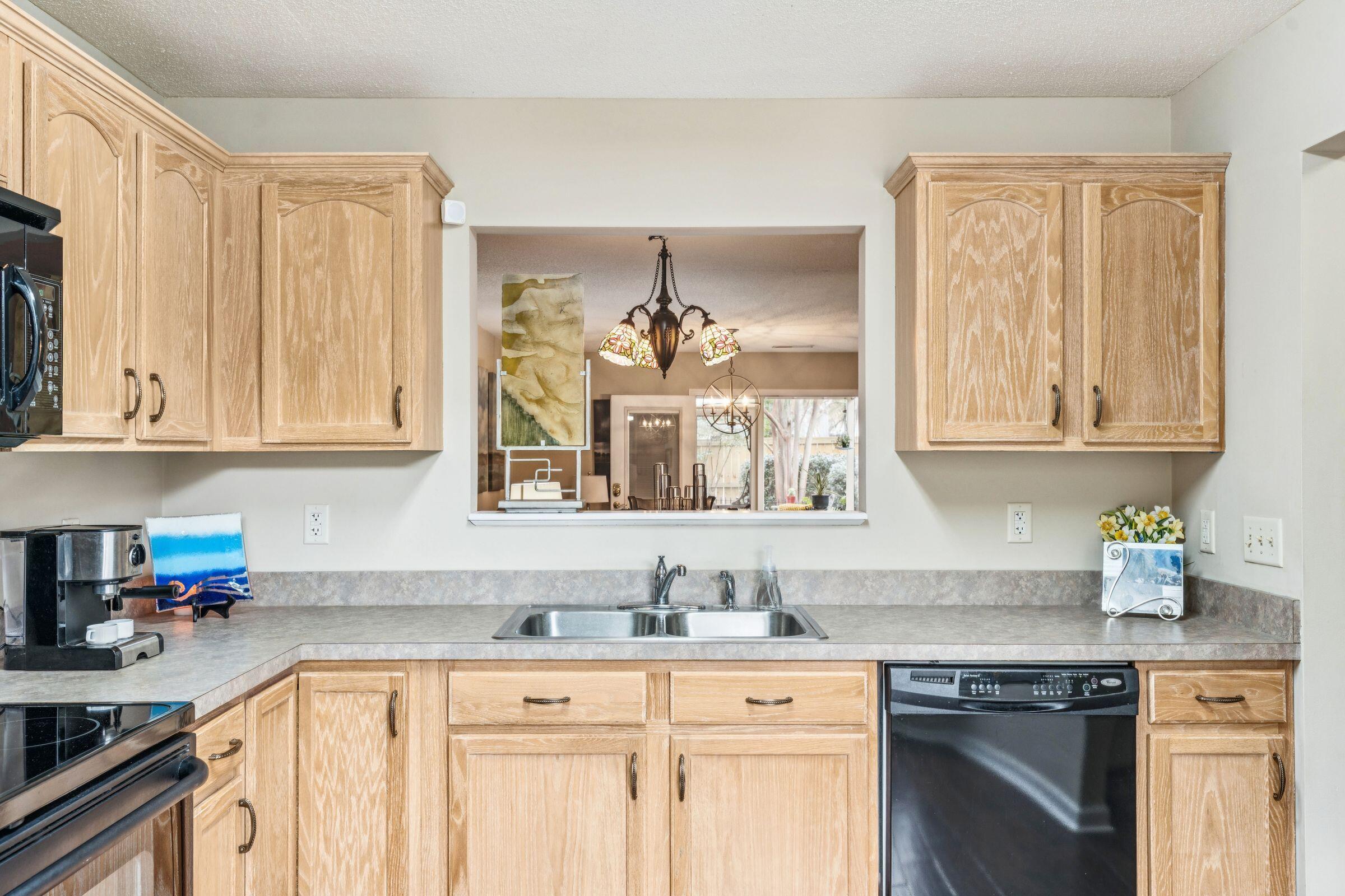 337 Spoonbill Lane Mount Pleasant, SC 29464 - Photo 6 of 41 Kitchen