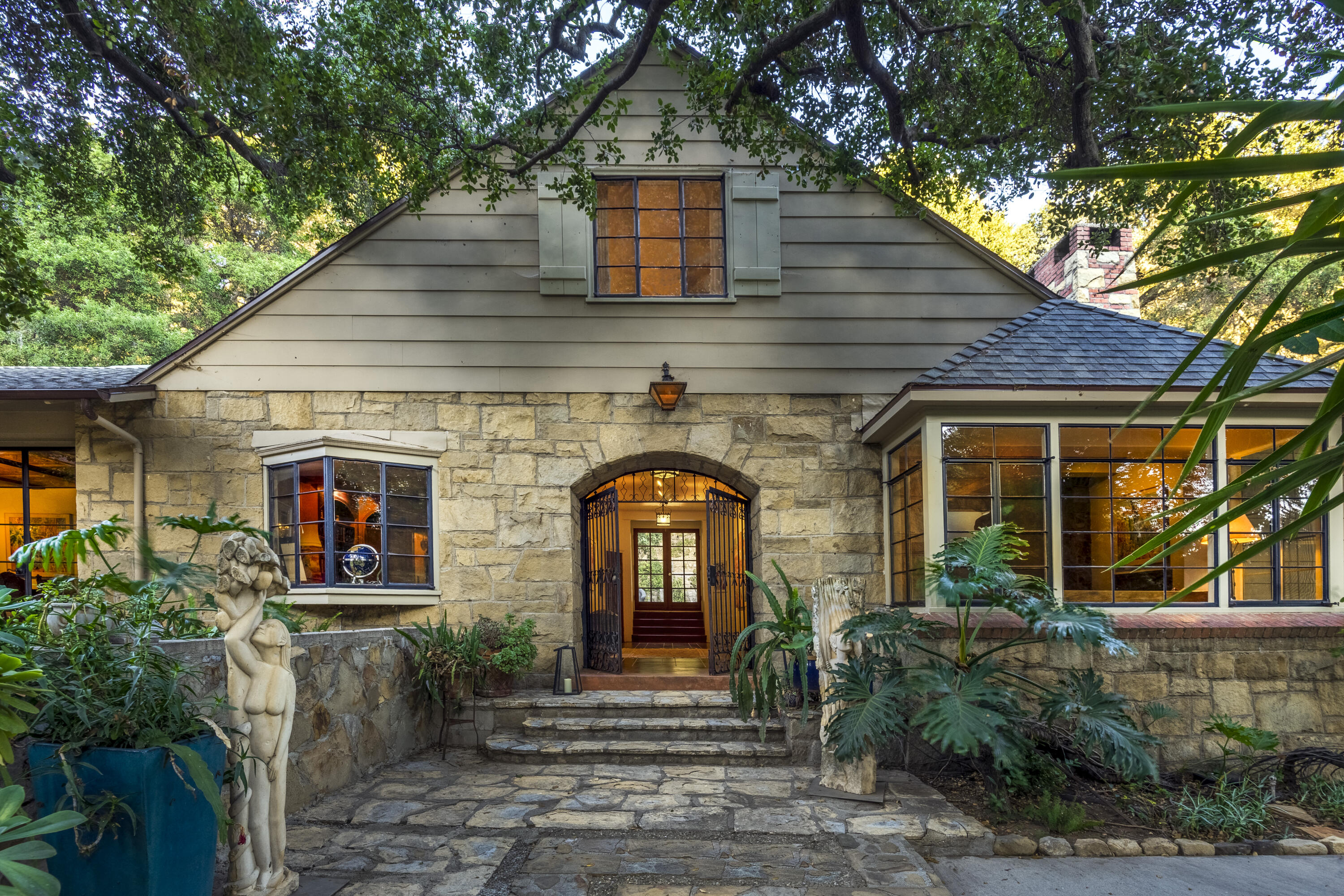 12615 Koenigstein Road Santa Paula, CA 93060 - Photo 1 of 40 a front view of a house