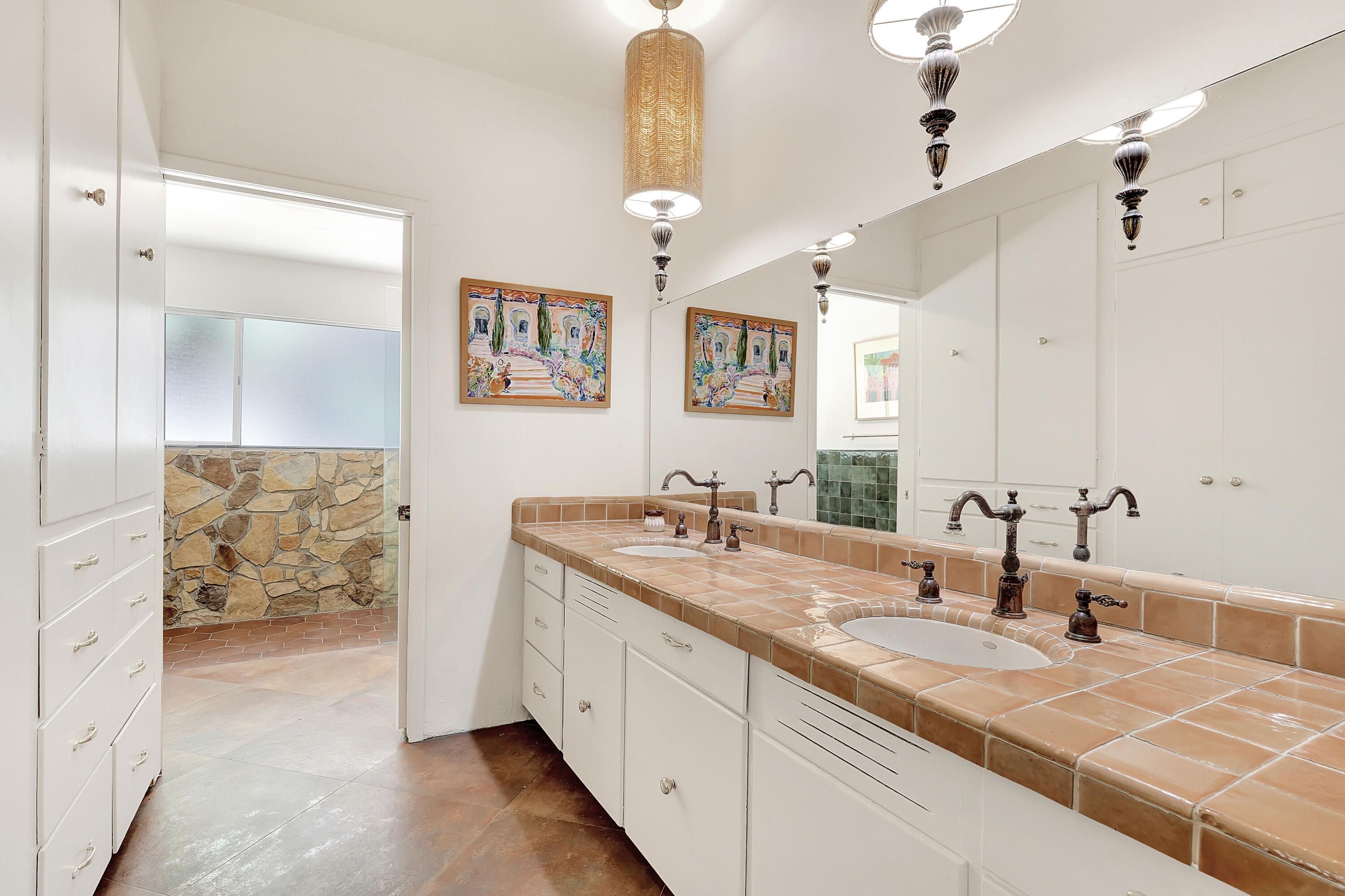 12615 Koenigstein Road Santa Paula, CA 93060 - Photo 21 of 40 a bathroom with double vanity sinks and a mirror