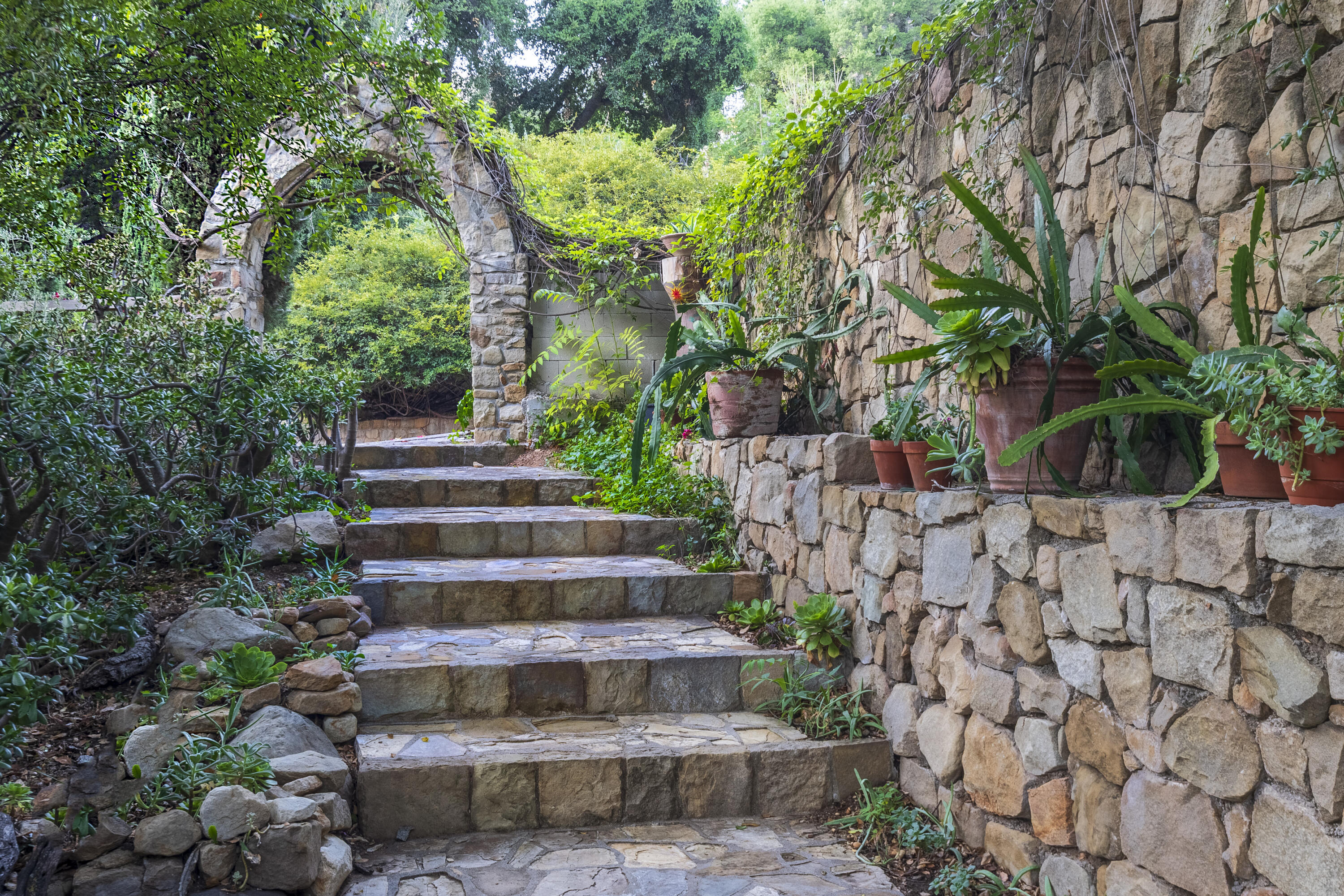 12615 Koenigstein Road Santa Paula, CA 93060 - Photo 32 of 40 a view of statue in a garden