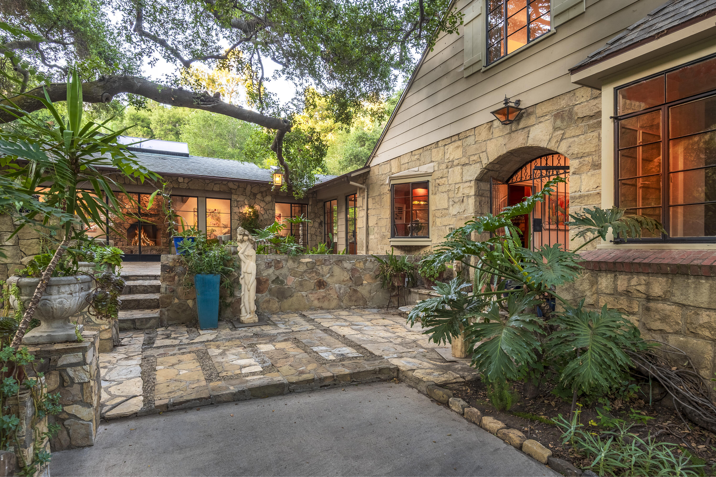 12615 Koenigstein Road Santa Paula, CA 93060 - Photo 6 of 40 a front view of a house with garden