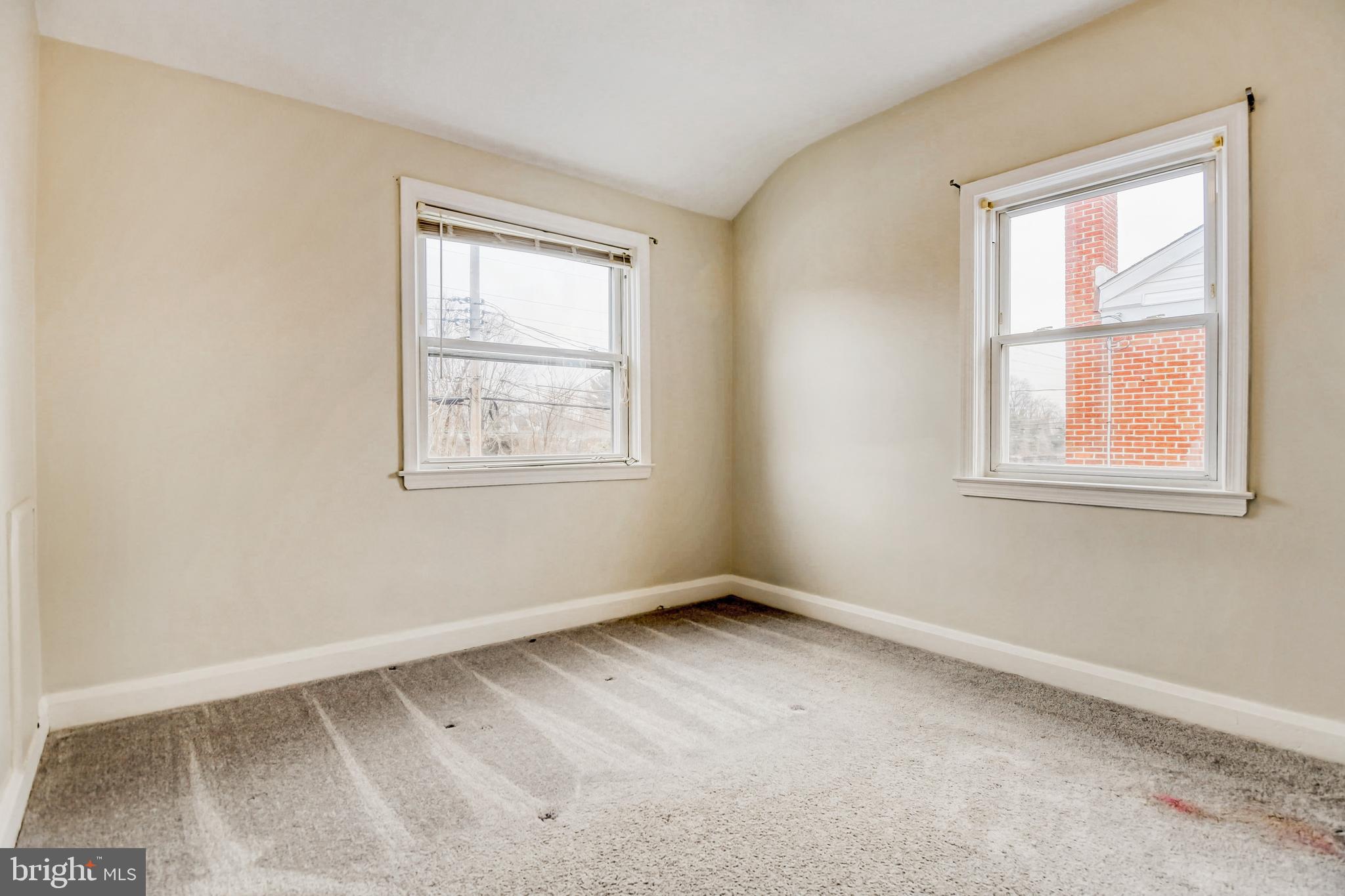 946 Middlesex Road Essex, MD 21221 - Photo 14 of 22 an empty room with a window