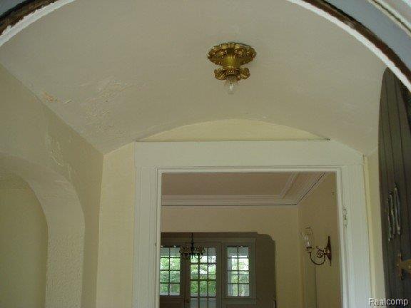 330 North Castell Avenue Rochester, MI 48307 - Photo 2 of 9 DSC03187-mfsopt