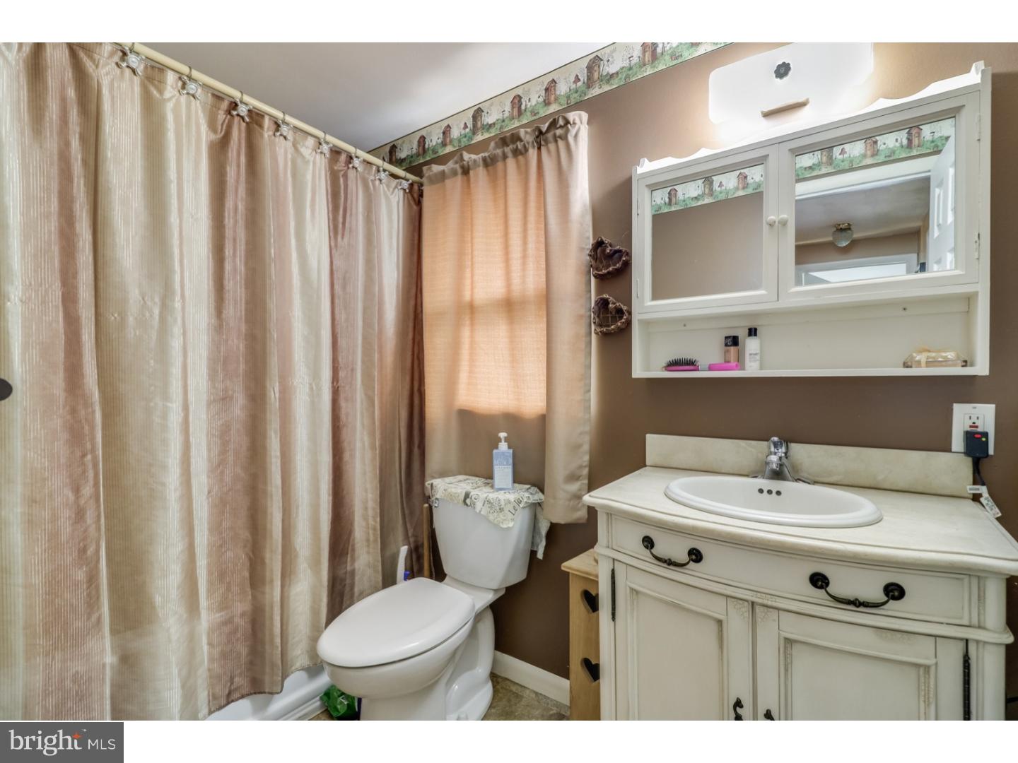 698 Manfield Road Newark, DE 19713 - Photo 12 of 16 Bathroom