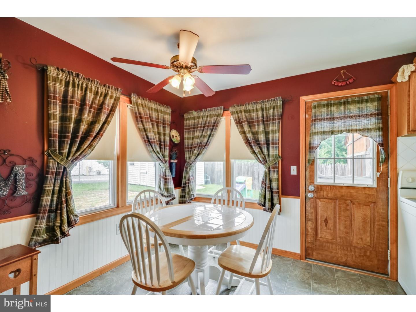 698 Manfield Road Newark, DE 19713 - Photo 6 of 16 Breakfast Room