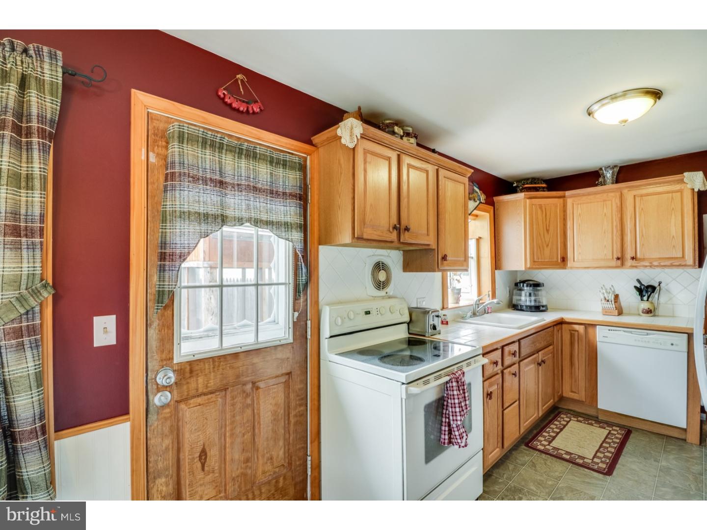 698 Manfield Road Newark, DE 19713 - Photo 7 of 16 Kitchen
