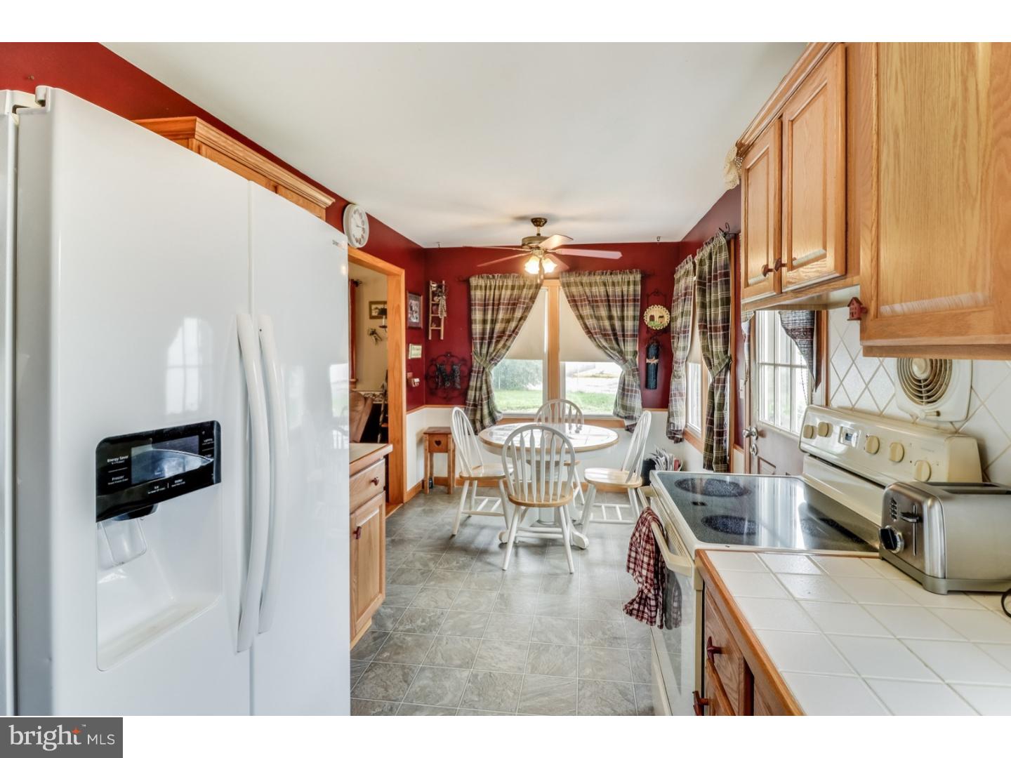 698 Manfield Road Newark, DE 19713 - Photo 8 of 16 Kitchen