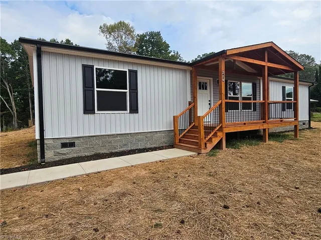 $244,900 | 210 Westview Drive, Mount Airy, NC 27030