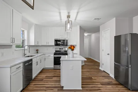 $289,900 | 129 Lynn Crest Bend, Buda, TX 78610