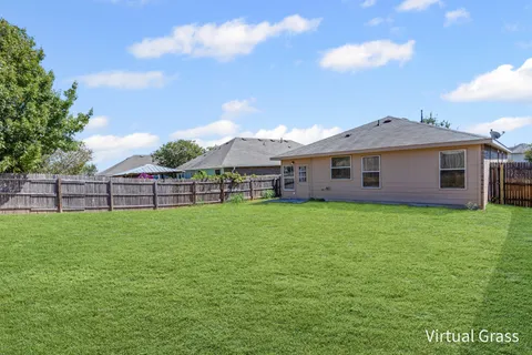 $289,900 | 129 Lynn Crest Bend, Buda, TX 78610