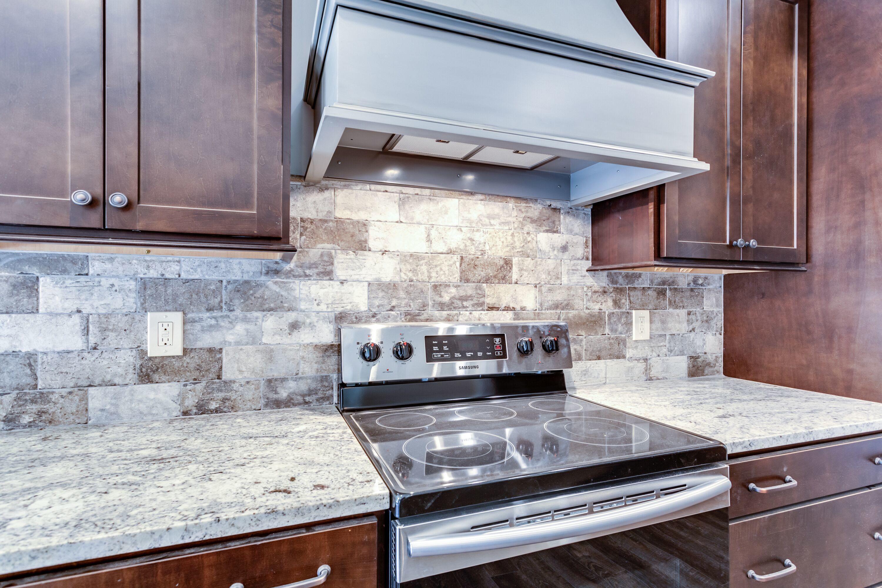 123 Inagehi Way Loudon, TN 37774 - Photo 14 of 29 STOVE OVEN