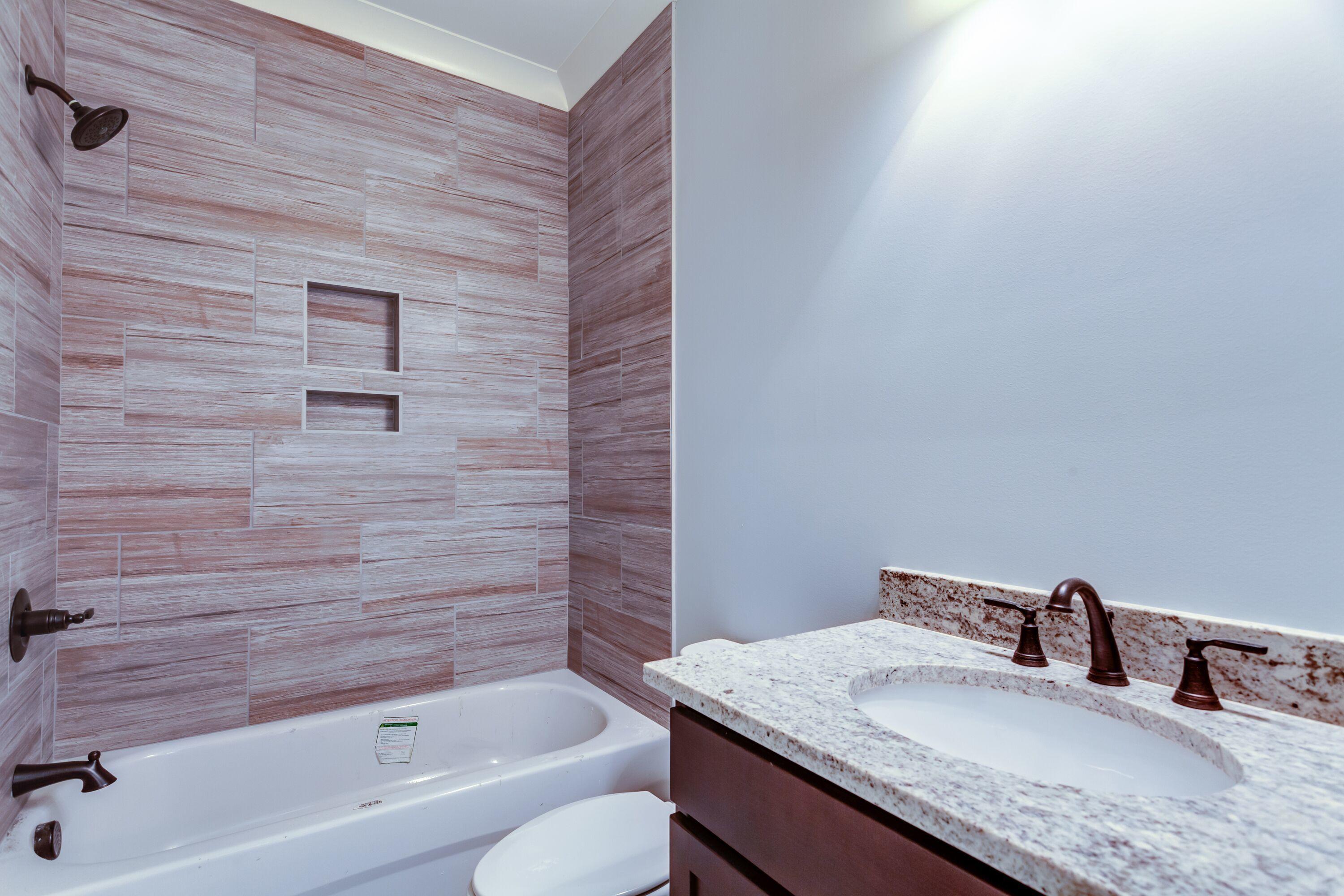 123 Inagehi Way Loudon, TN 37774 - Photo 23 of 29 BATHROOM 2 / HALL BATH