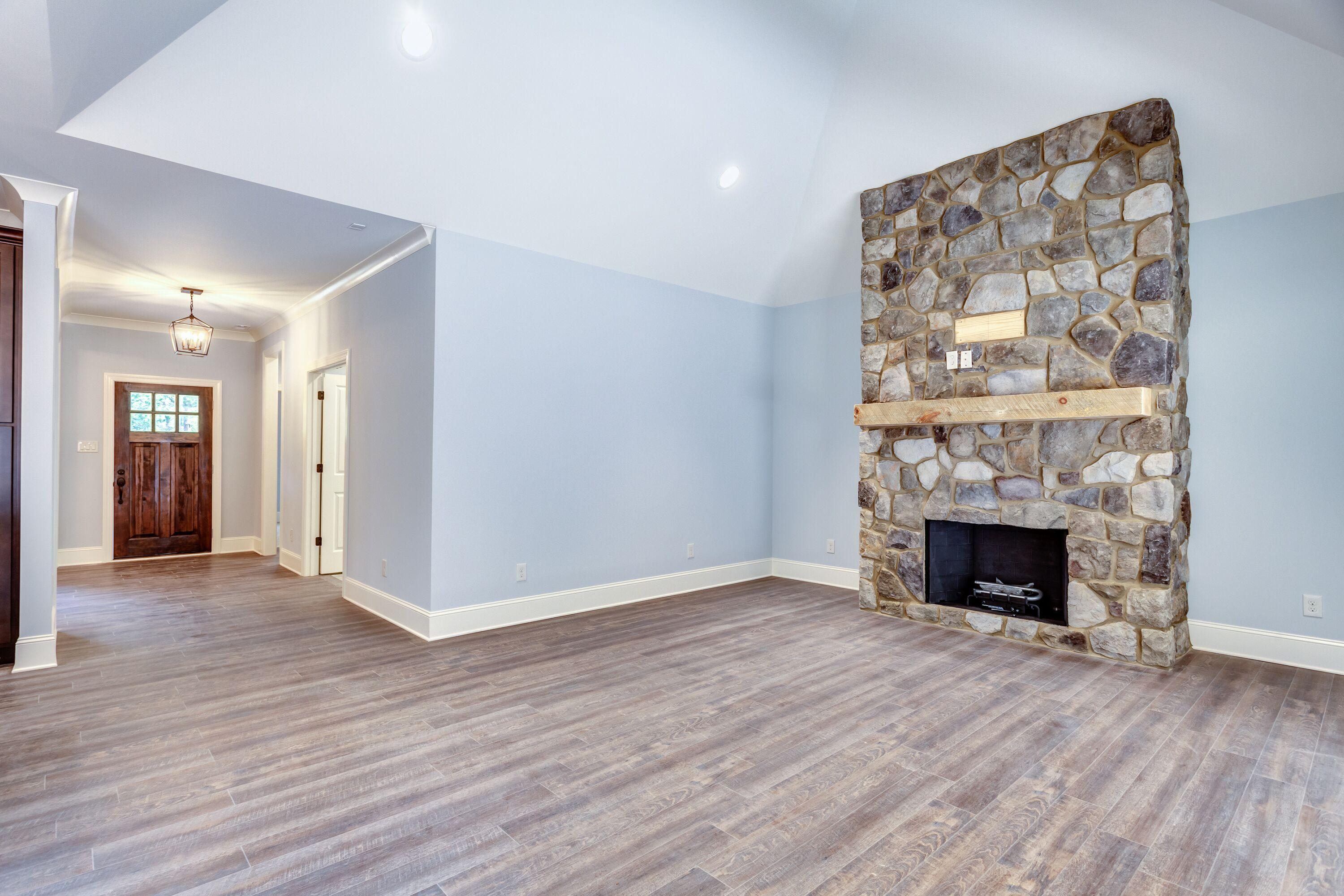 123 Inagehi Way Loudon, TN 37774 - Photo 7 of 29 LIVING ROOM